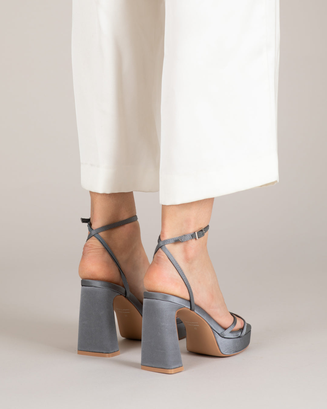 MIM Sandalia de tacón GRETA GRIS