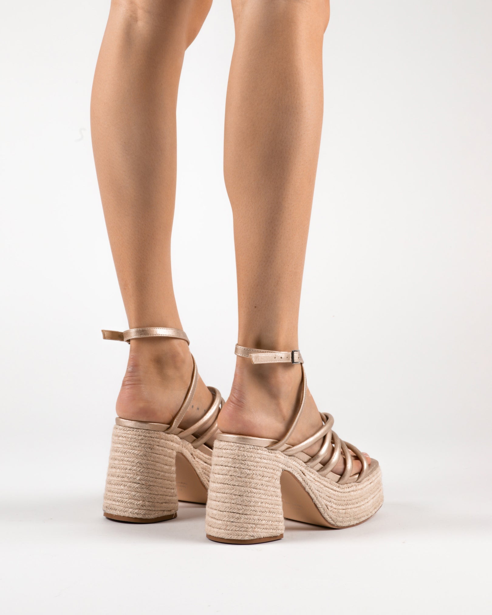 MIM Sandalia de tacón JAY DORADO