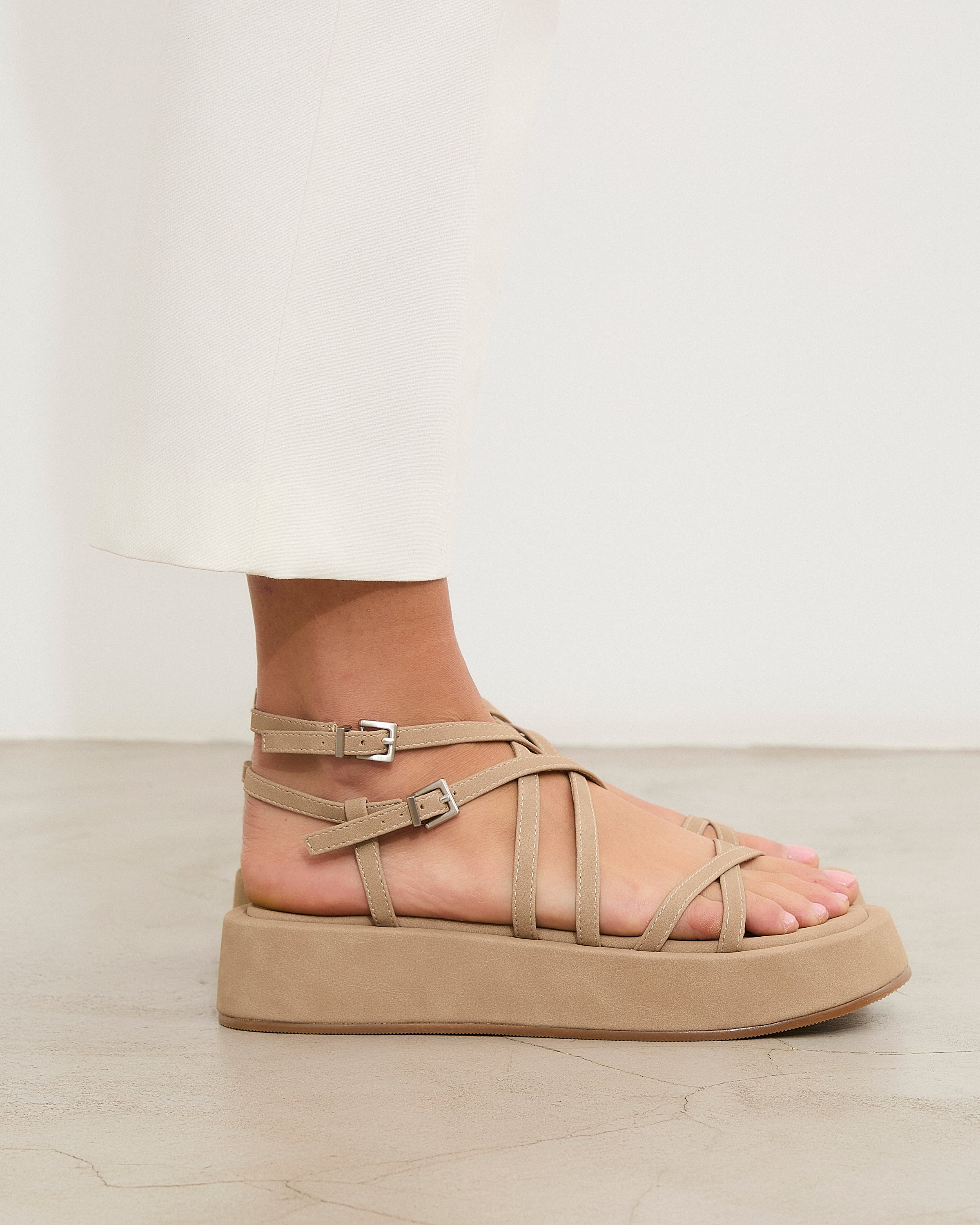 MIM Sandalia plana Formentor Neat Topo