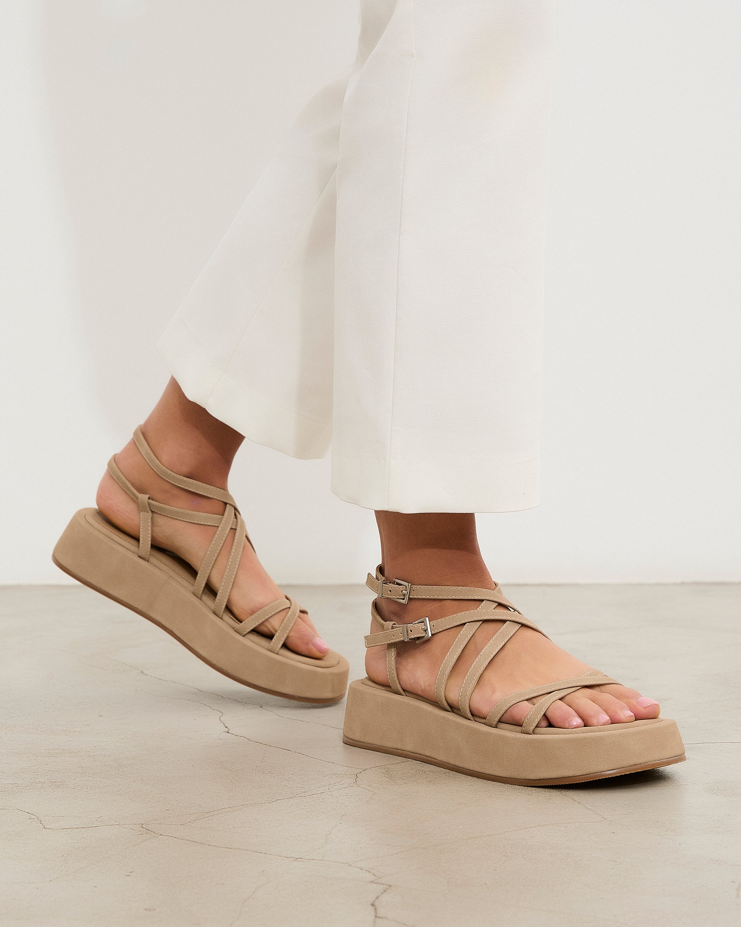 MIM Sandalia plana Formentor Neat Topo