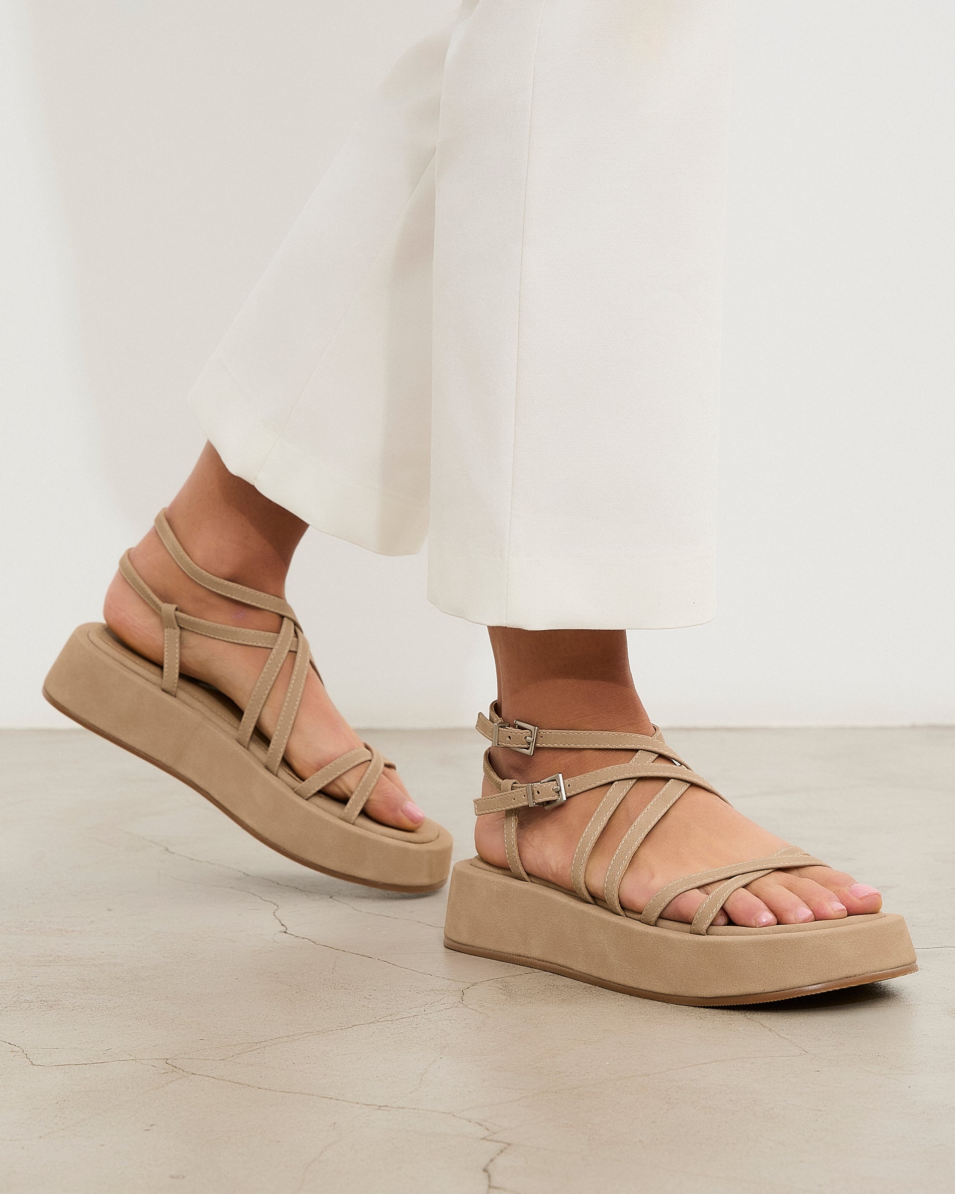 MIM Sandalia plana Formentor Neat Topo