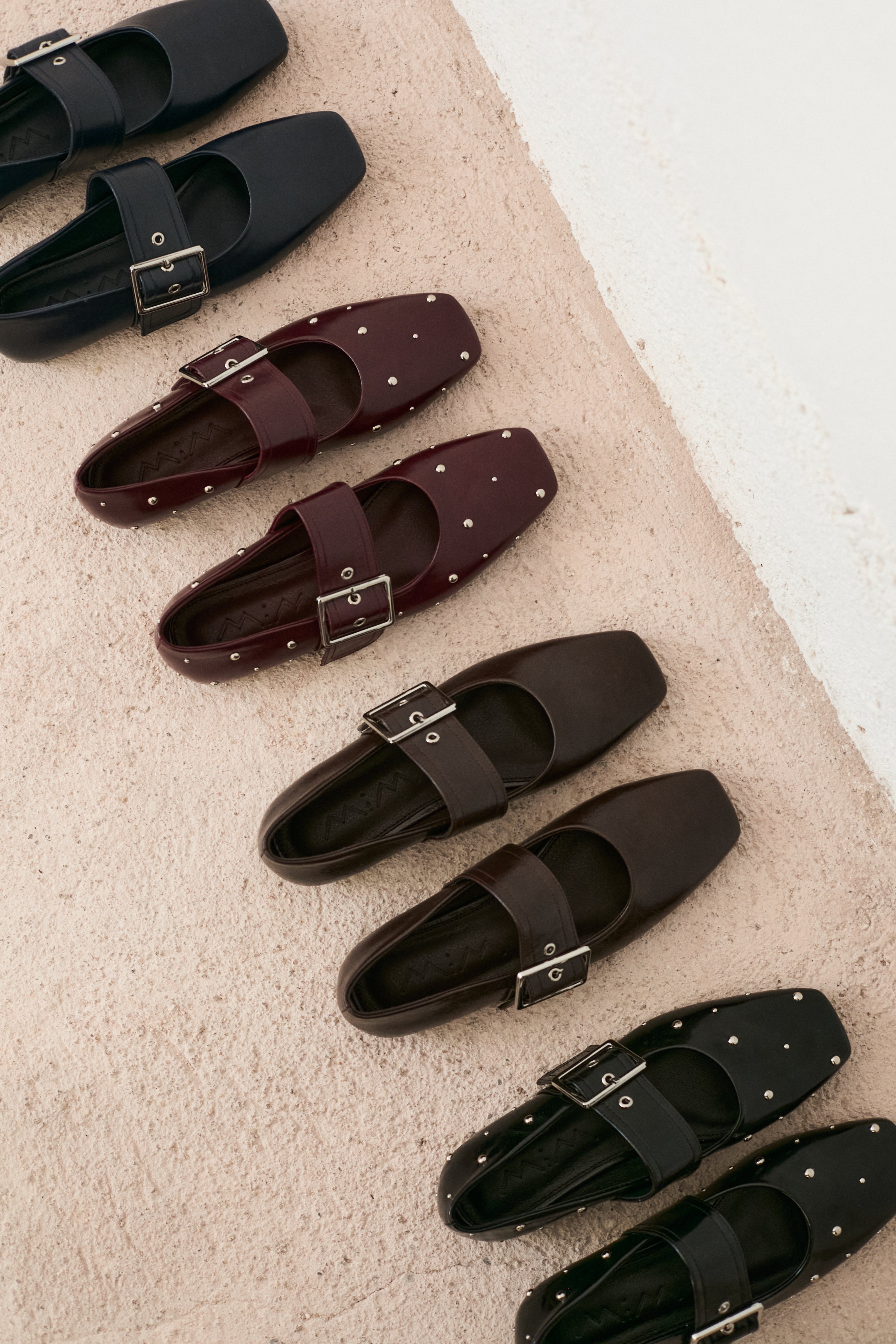 Mim shoes Zapato plano DOVI BURDEOS TACHAS