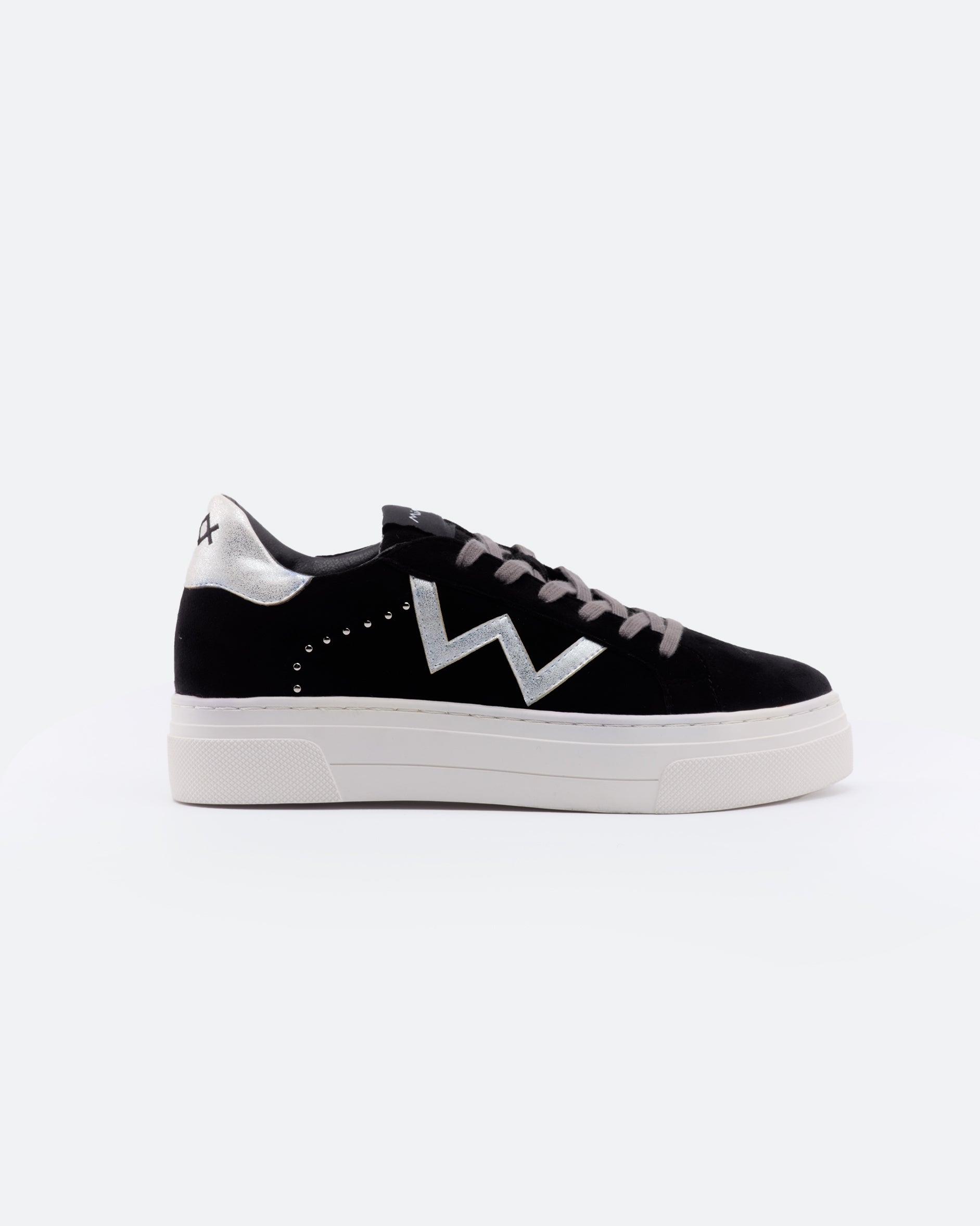 MIM Zapatilla Zelda Tachas Negro