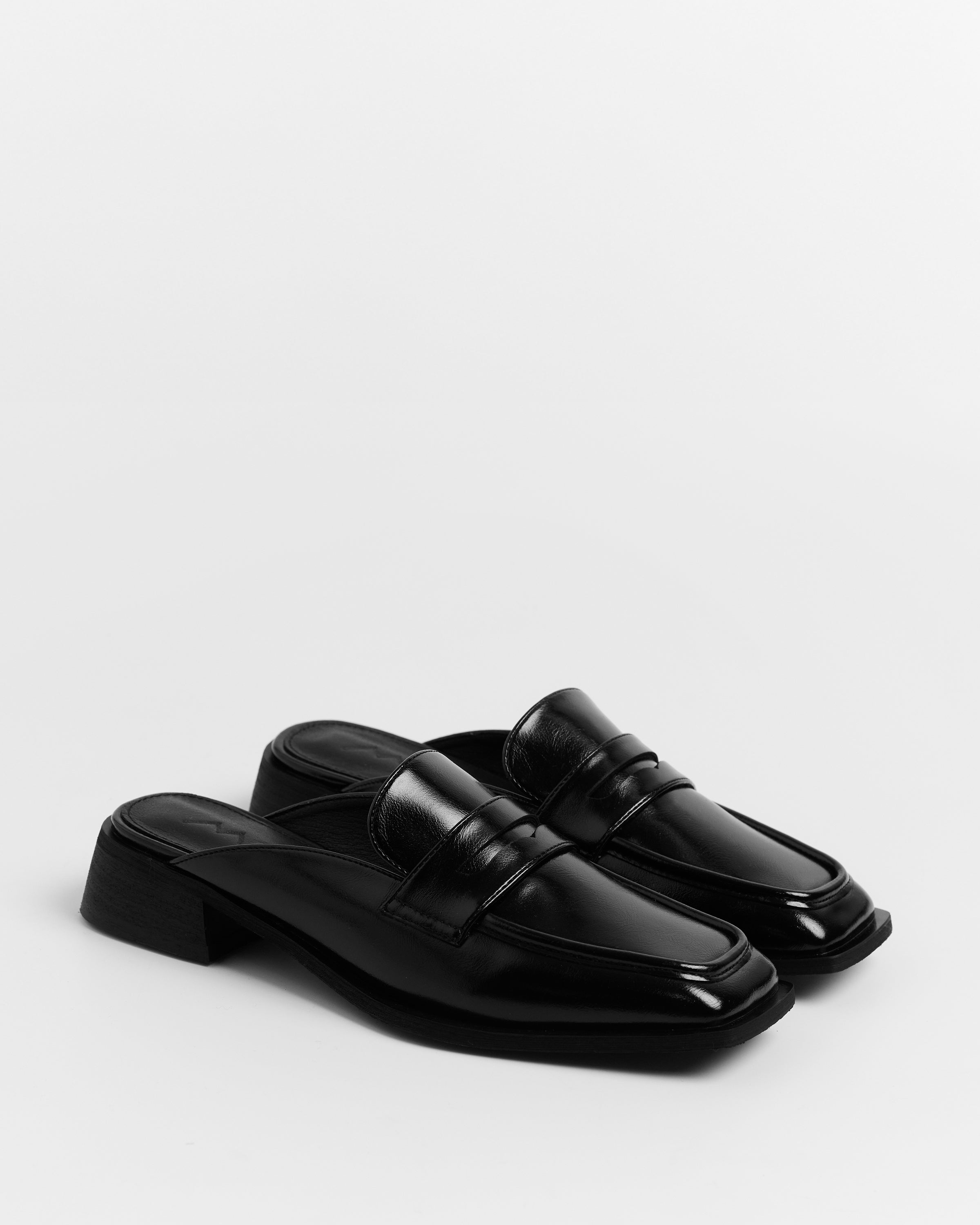 MIM Zapato cerrado Malcon Negro